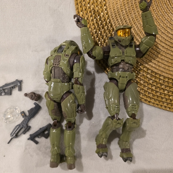 2 Poseable XBox Halo Master Chief Figures - Picture 4 of 4